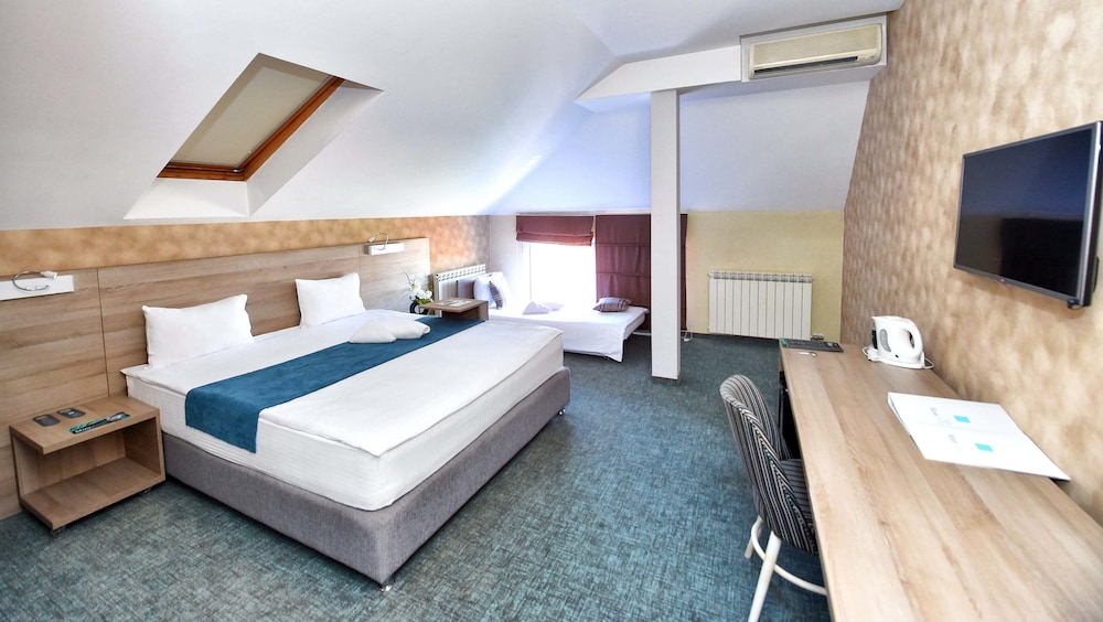 Triple room with parking spot photo 1