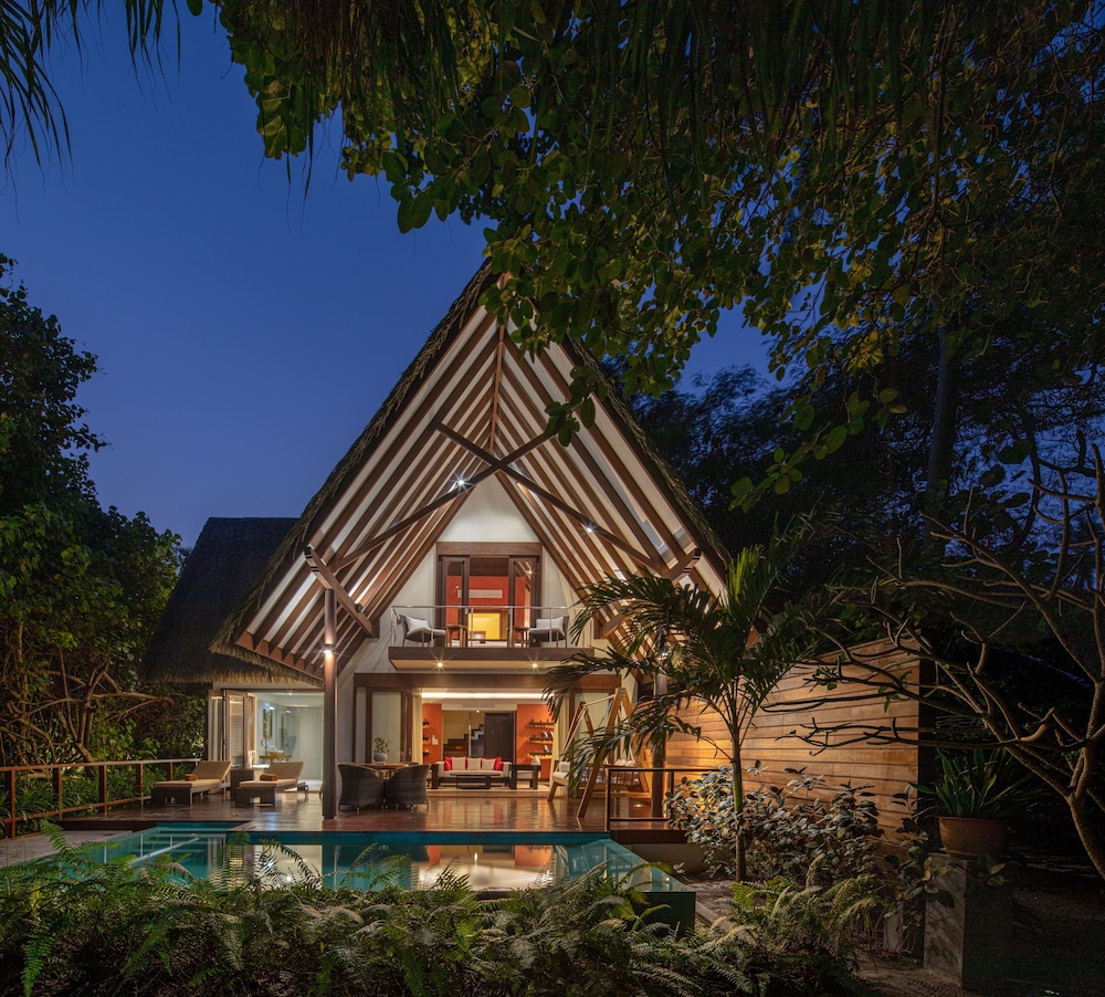 Meedhupparu Residence with Pool - Photo 1