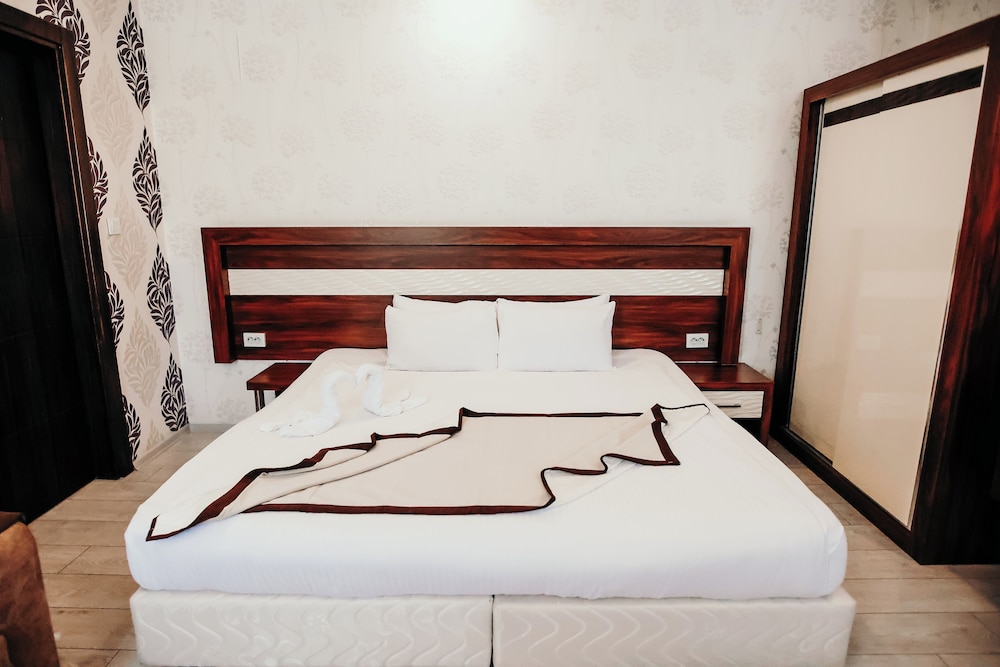 Deluxe Triple Room photo 2