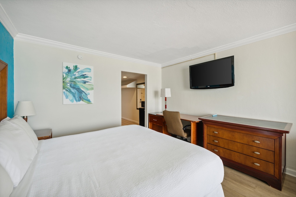 Standard Room, 1 King Bed with Sofa bed, Beach View, Ground Floor photo 2