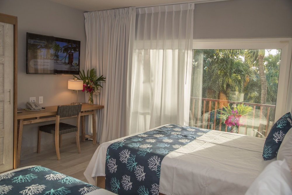 Junior Suite, 2 Queen Beds, Garden View photo 3