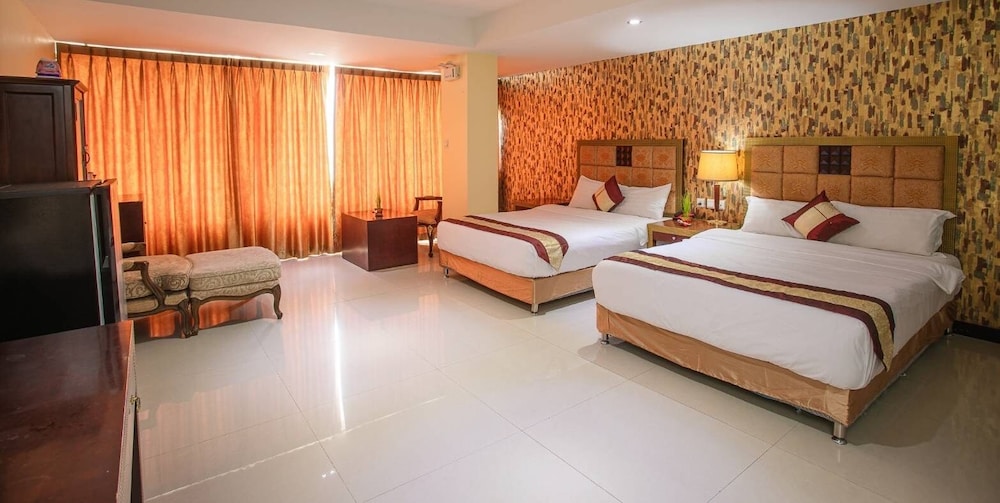 Deluxe Double Room, 2 Queen Beds - Photo 5