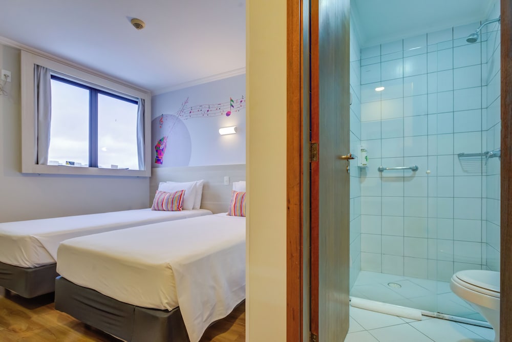 Standard Twin Room - Photo 9