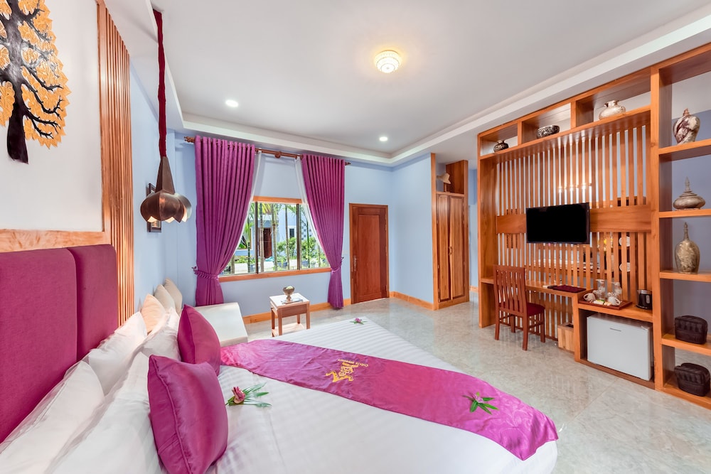 Deluxe Double with Pool View