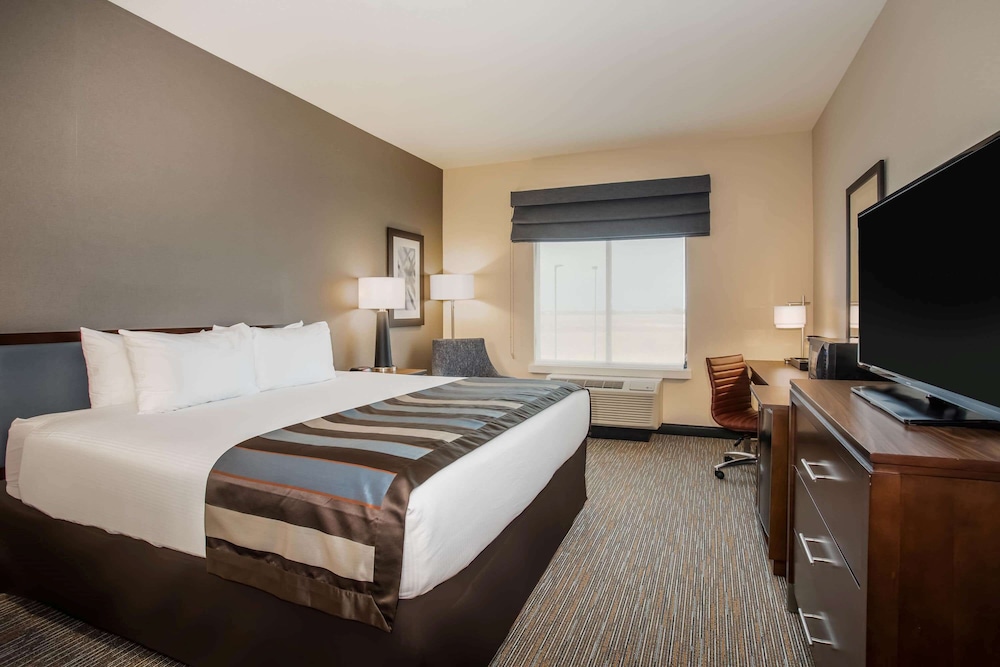 Suite, 1 King Bed, Non Smoking - Photo 3