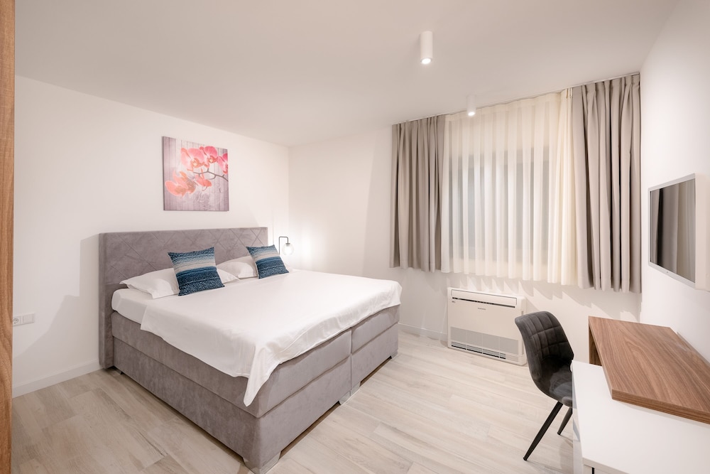 Apartment, 1 Bedroom (2)