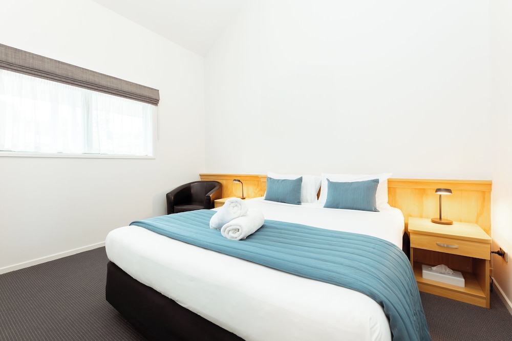 One Bedroom Apartment - Photo 2