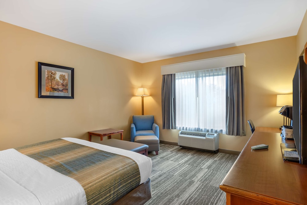 Standard Room, 1 King Bed, Bathtub photo 2