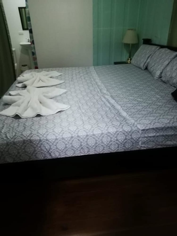 Deluxe Room, 1 King Bed, Mountain View photo 1