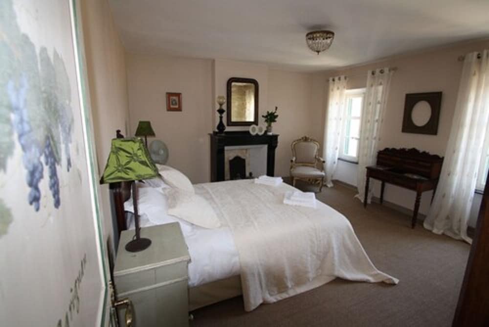 Double Room (Carignan) photo 2