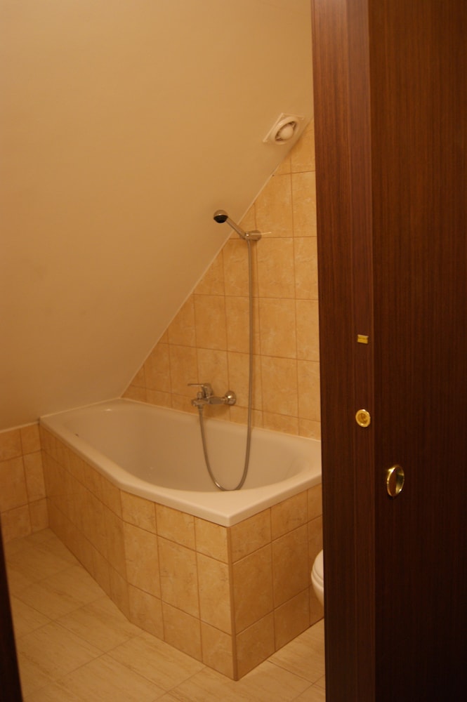 Basic Triple Room, Multiple Beds, Non Smoking (11) photo 2