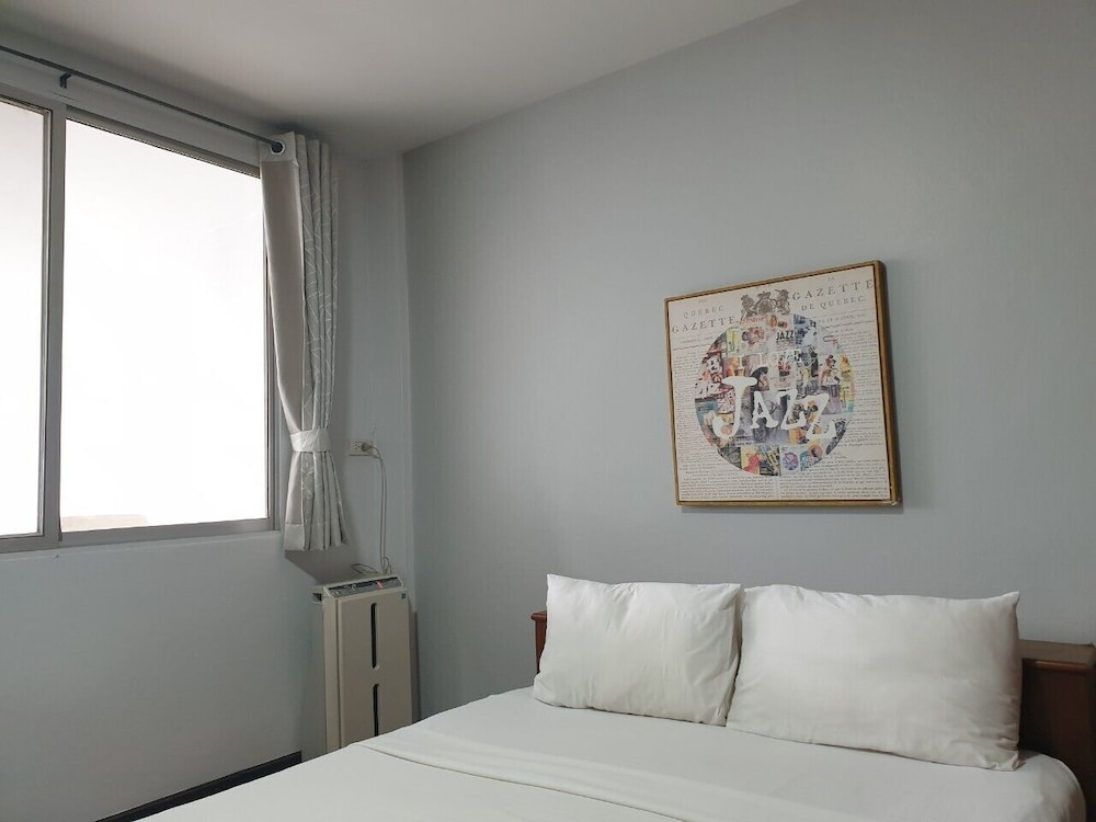 House - Photo 3