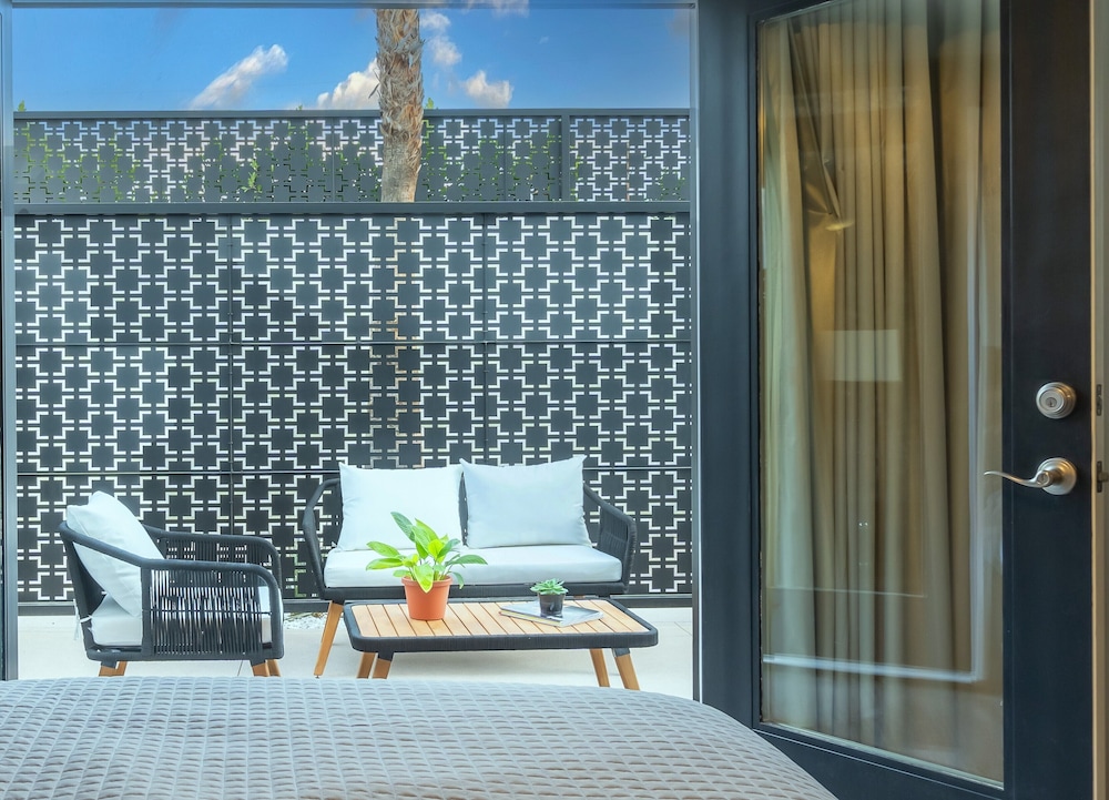 Room, 1 Queen Bed, Patio - Photo 1