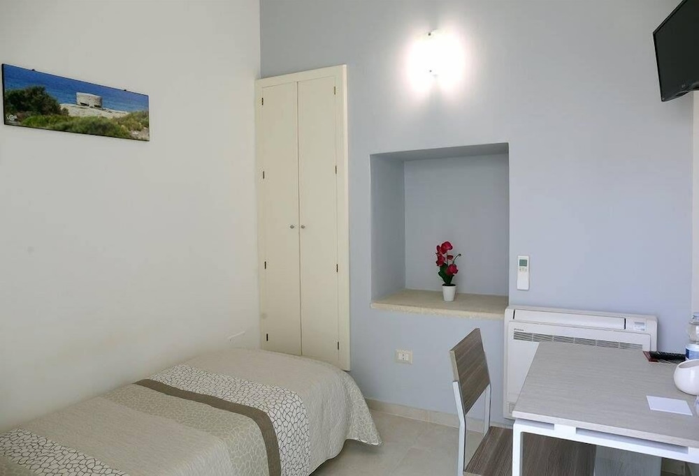Single Room, Shared Bathroom photo 2