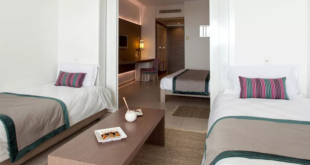 Superior Quadruple Room, Private Bathroom, Sea View - Photo 1