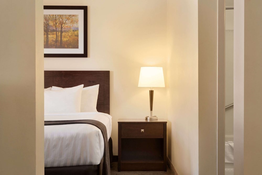 Room, 1 Queen Bed, Non Smoking - Photo 1