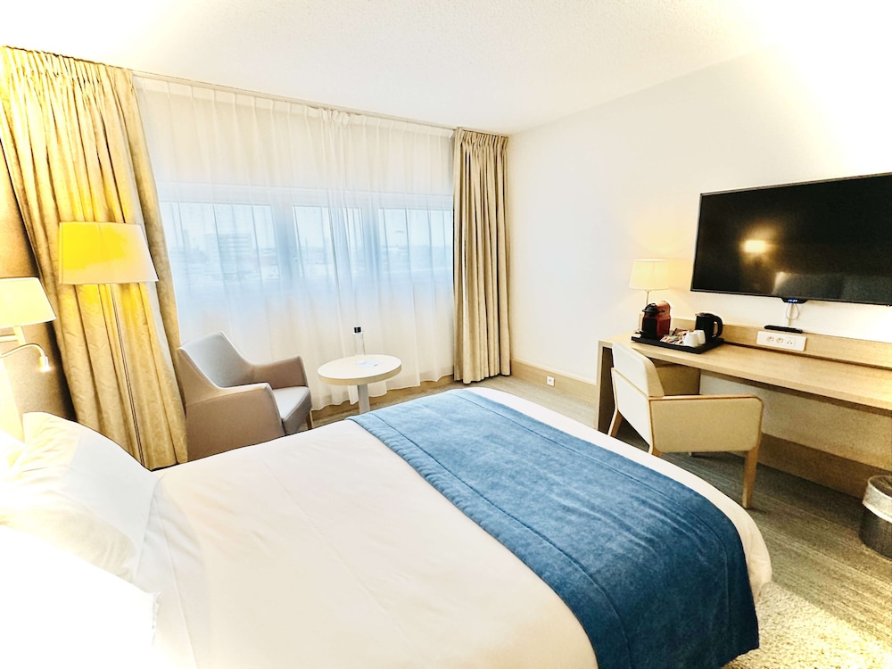 Superior Room, 1 Queen Bed, Refrigerator