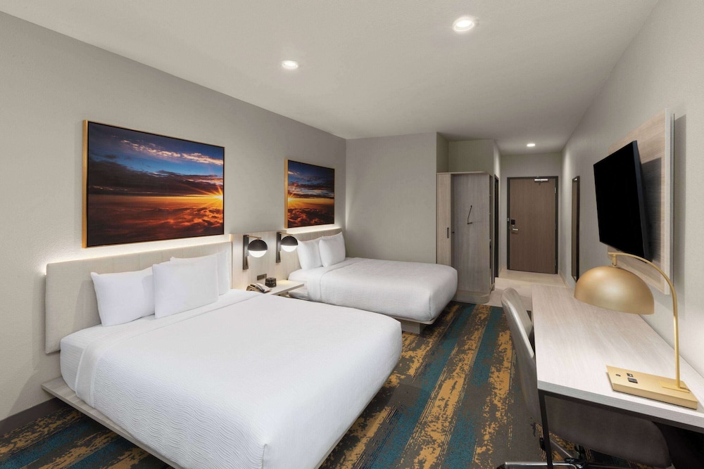 Double Room, 2 Queen Beds photo 2