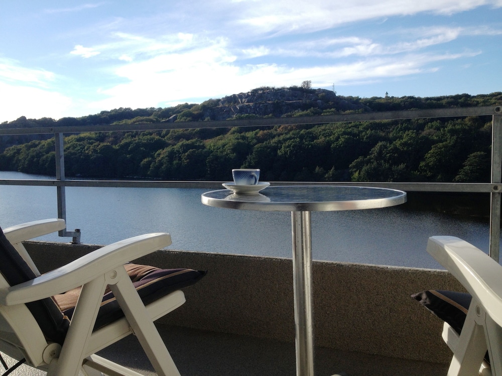 Double room with balcony and lake view (A) in the main building photo 3