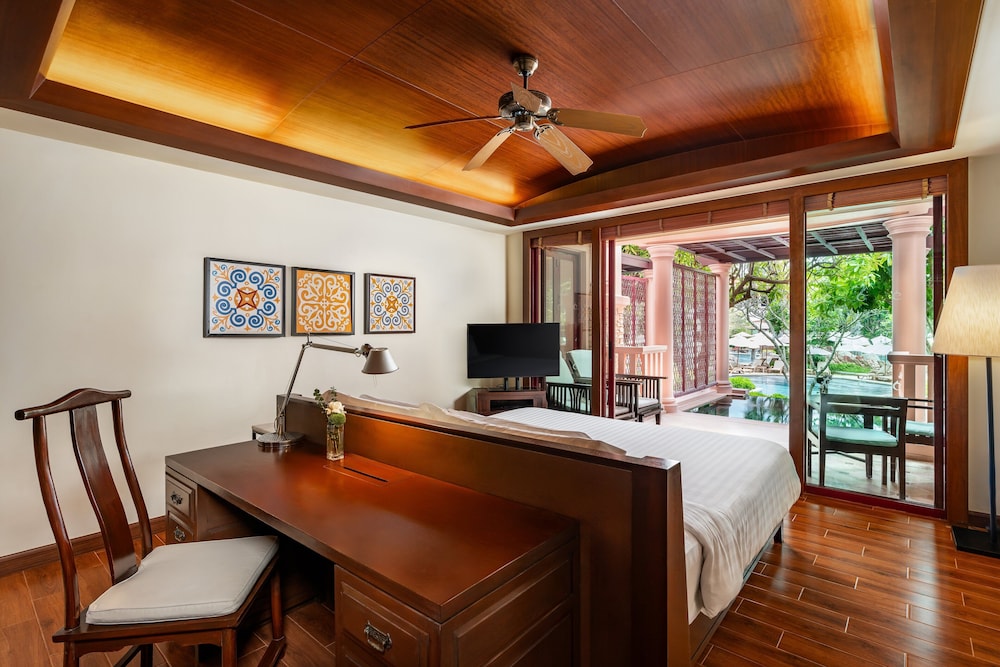 Deluxe Suite, 1 King Bed, Private Pool