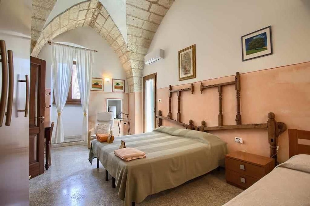 Studio (1 Bedroom)