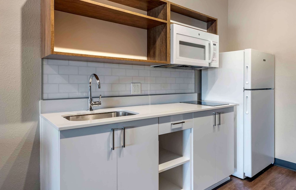 Premium Studio, 2 Queen Beds, Non Smoking, Refrigerator (Microwave) - Photo 4