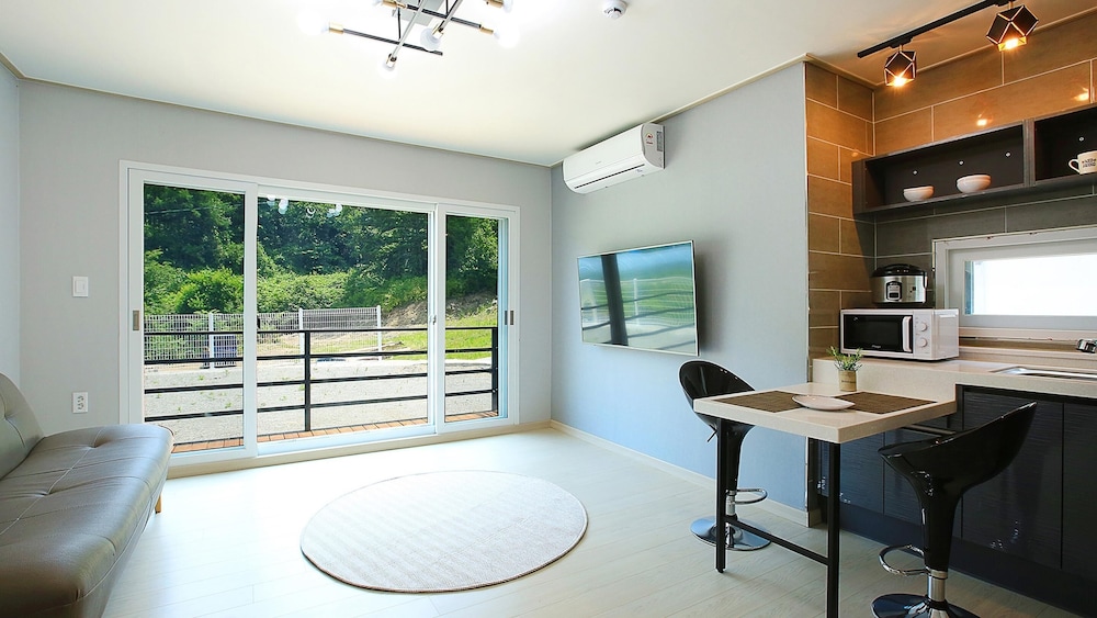 Basic Room, 1 Bedroom (Cube 5)