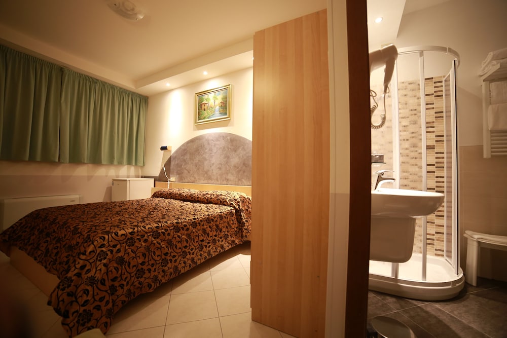 Standard Double Room, 1 Queen Bed