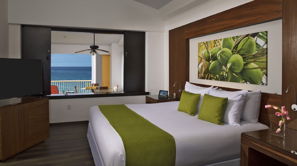 Junior Suite Ocean Front King photo 3