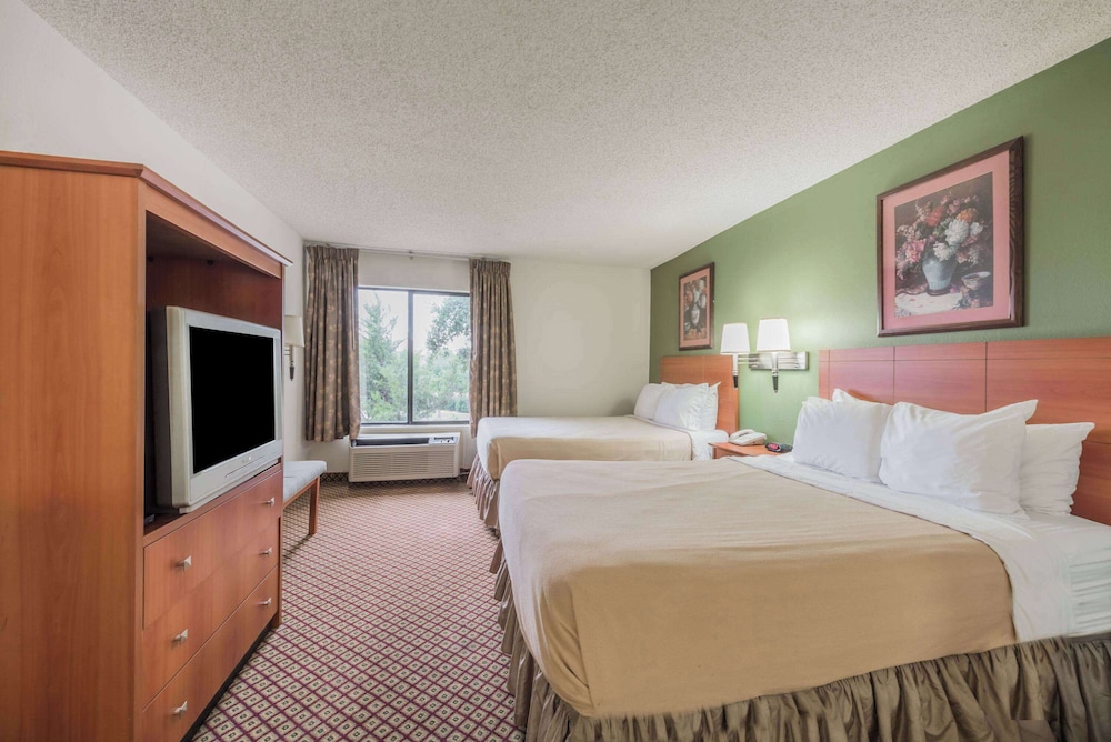 Studio Suite, 2 Queen Beds, Accessible, Smoking (Mobility/Hearing, Tub w/Grab Bars) - Photo 1