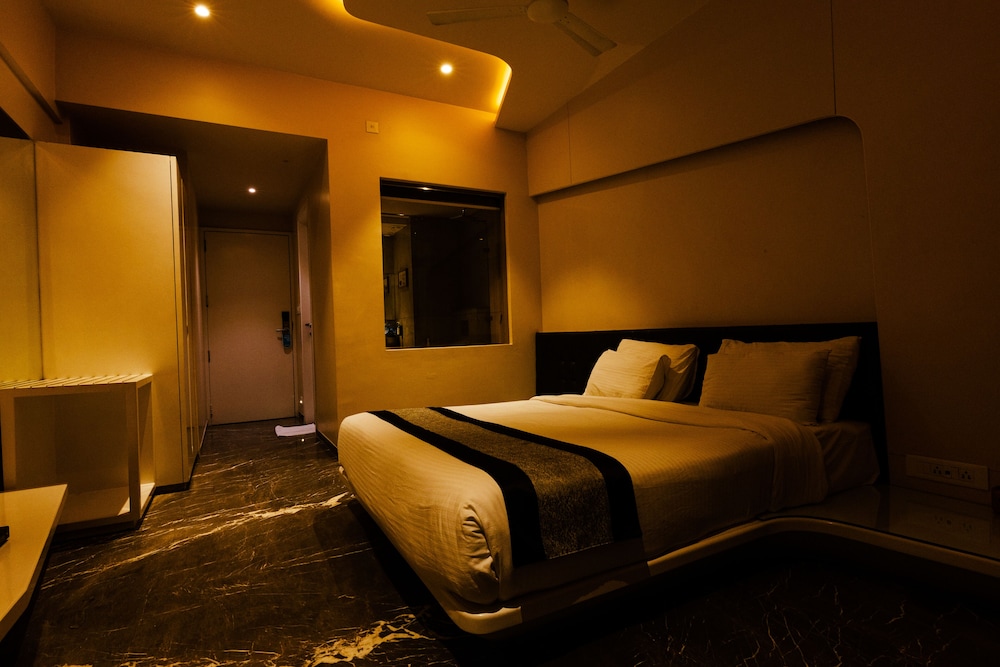 Deluxe Room - Photo 5