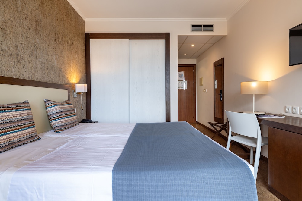 Twin Room - Photo 3