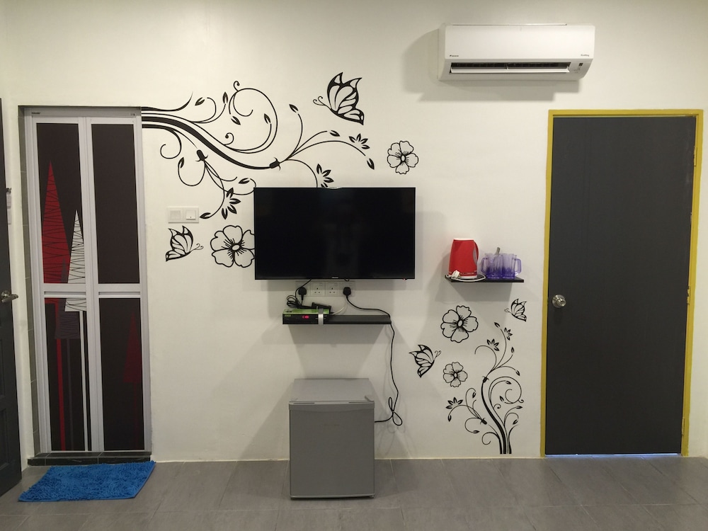 Family Room photo 3