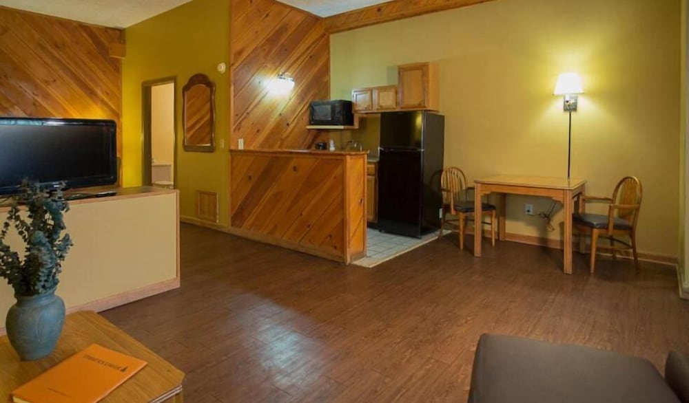 King Suite with Jacuzzi - Photo 2