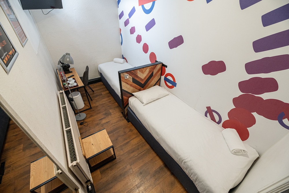 Single Room with Shared Bathroom photo 1