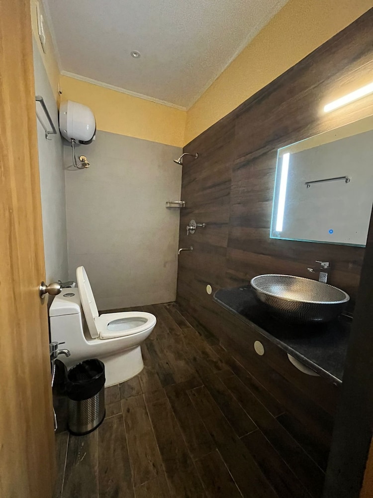 Standard Double (no view) Room photo 2