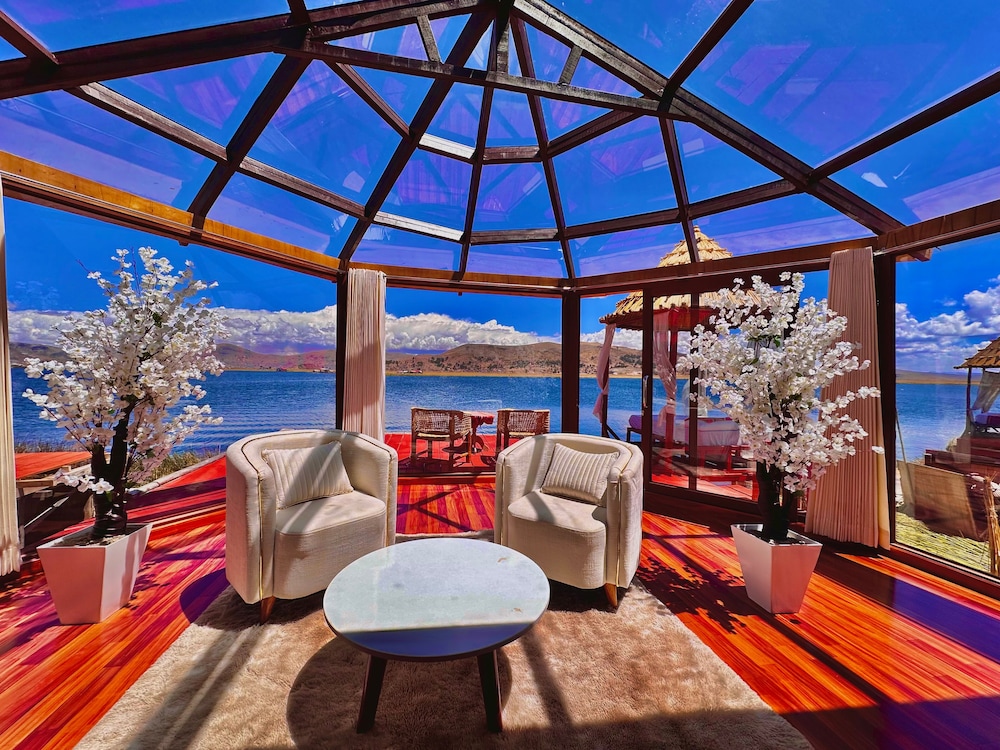 Luxury Room, 1 King Bed, Lake View photo 3