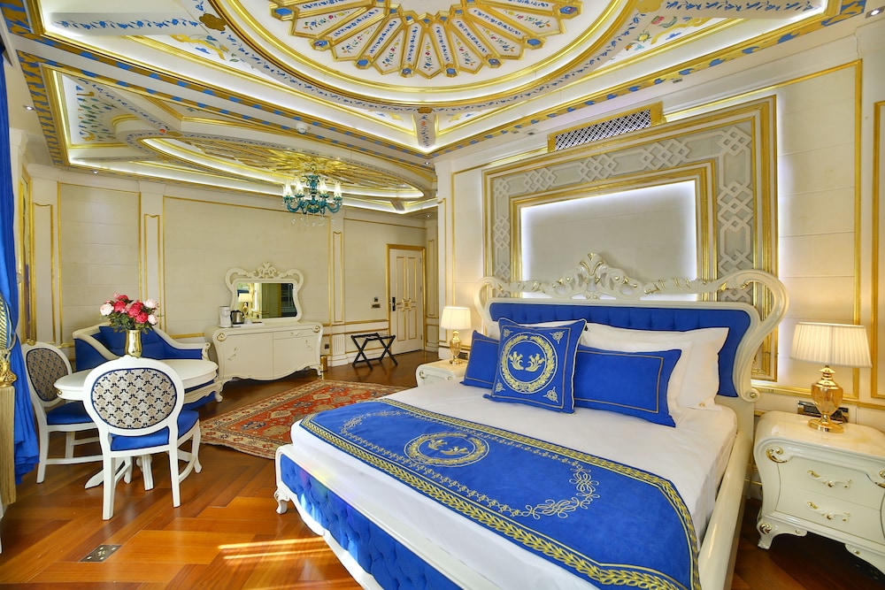 Mansion Triple Suite with Free Spa Access (Self use & Shared) photo 2