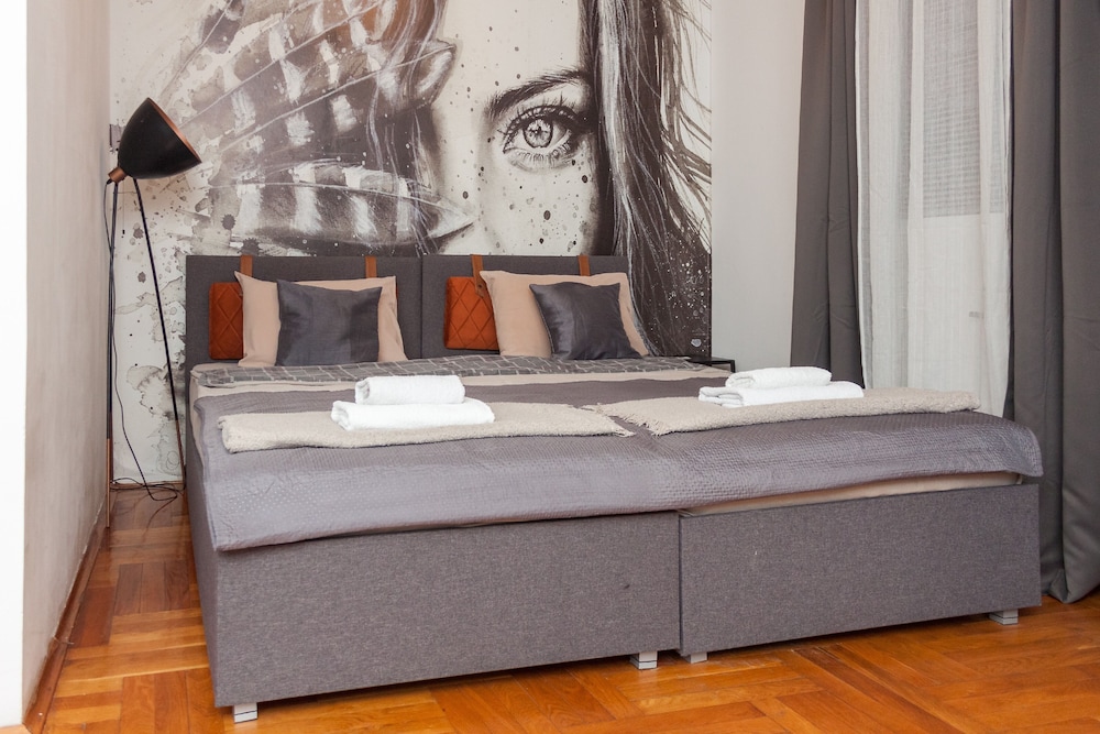 Urban Room 5