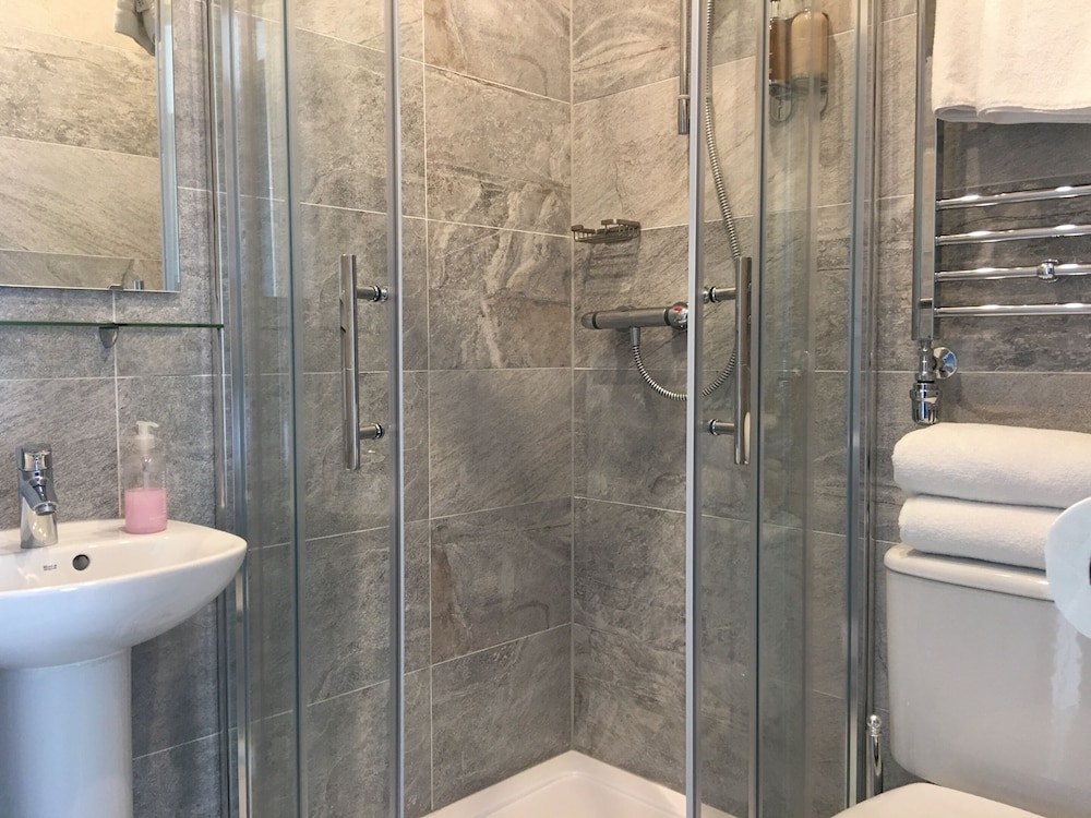 Superior Double Room, Ensuite - Photo 9