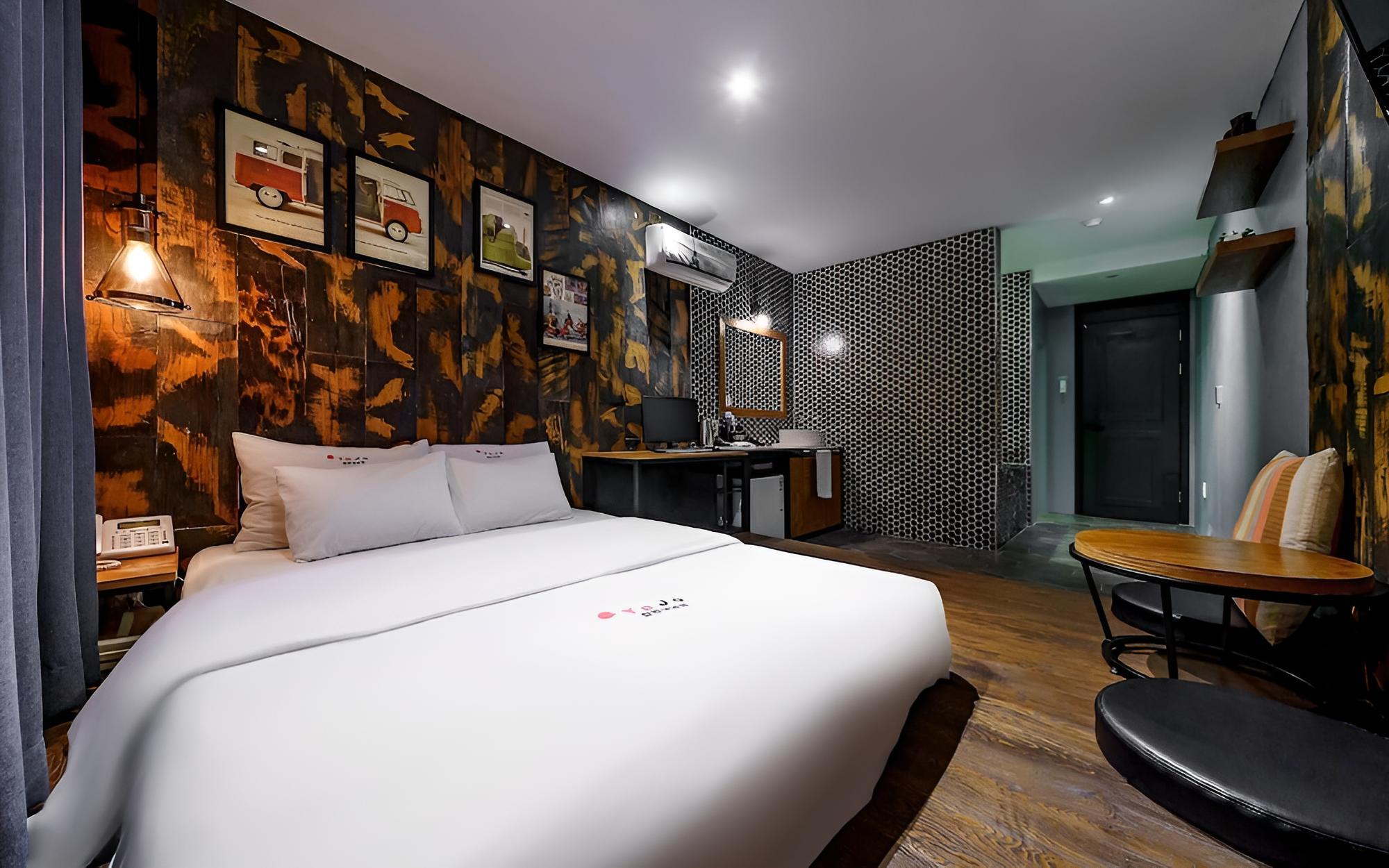 Room (Premium (Netflix YouTube air dressers) - Photo 20