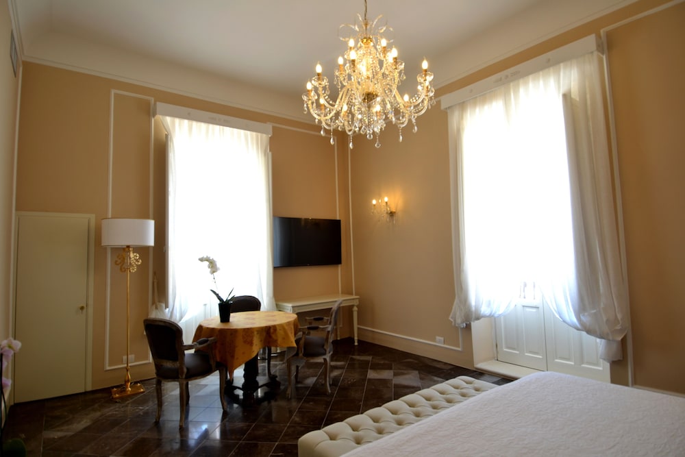 Suite, Multiple Bedrooms, Terrace photo 2