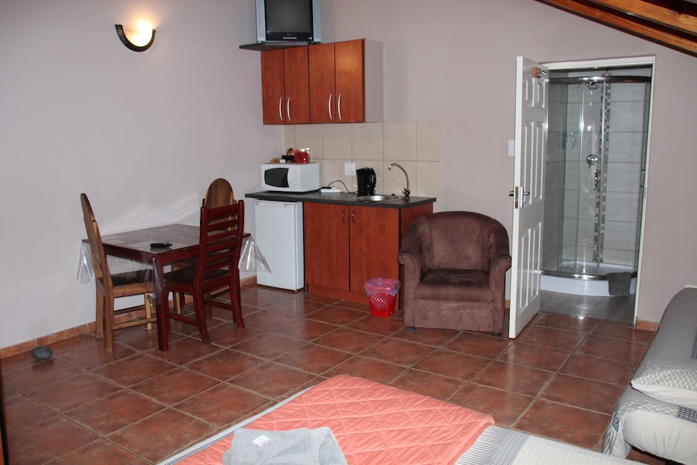 Semi Self-Catering Suite photo 3