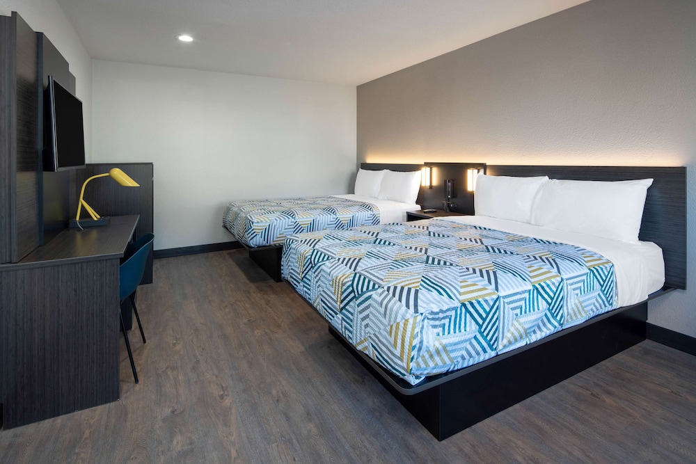 Deluxe Room, 2 Double Beds, Non Smoking, Refrigerator
