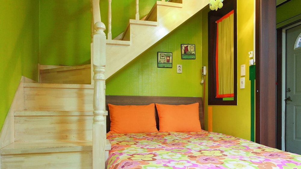 Family Room (Green) photo 2