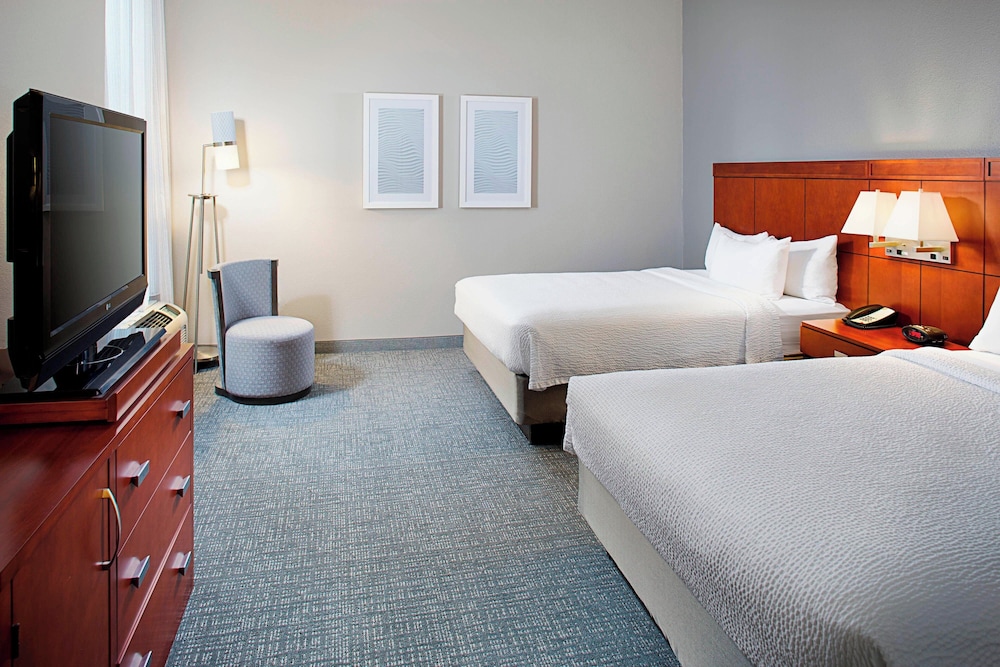 Room, 2 Queen Beds (Hearing Accessible) - Photo 2