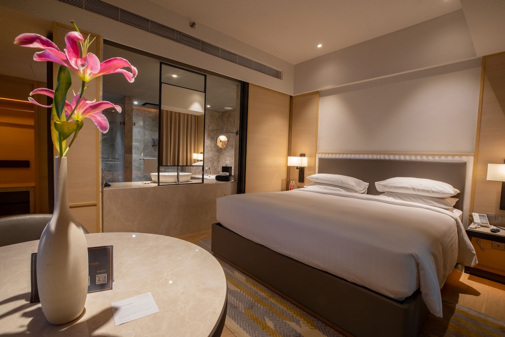 Suite, 1 King Bed, Non Smoking photo 2