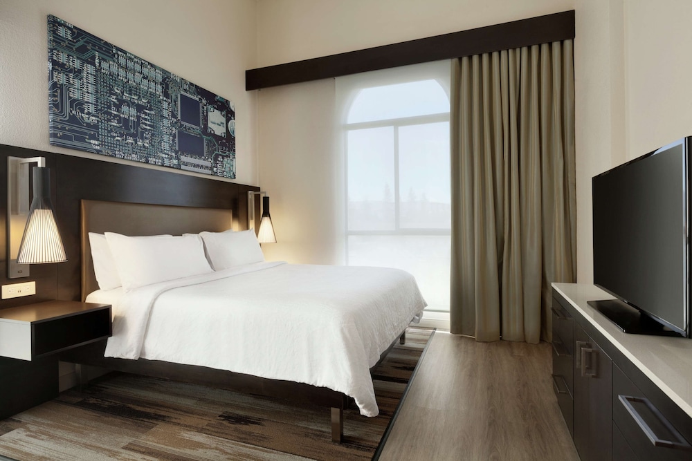 Deluxe Suite, 1 King Bed - Photo 3