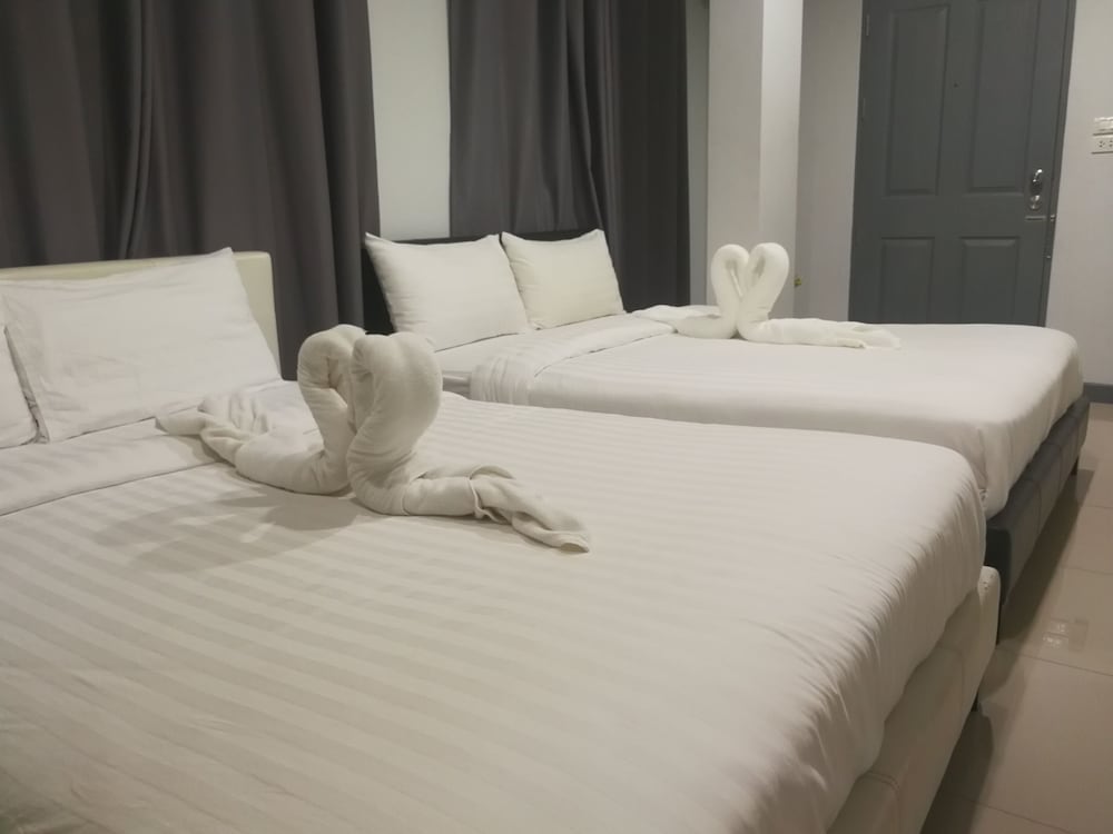 2 Queen Bed photo 1