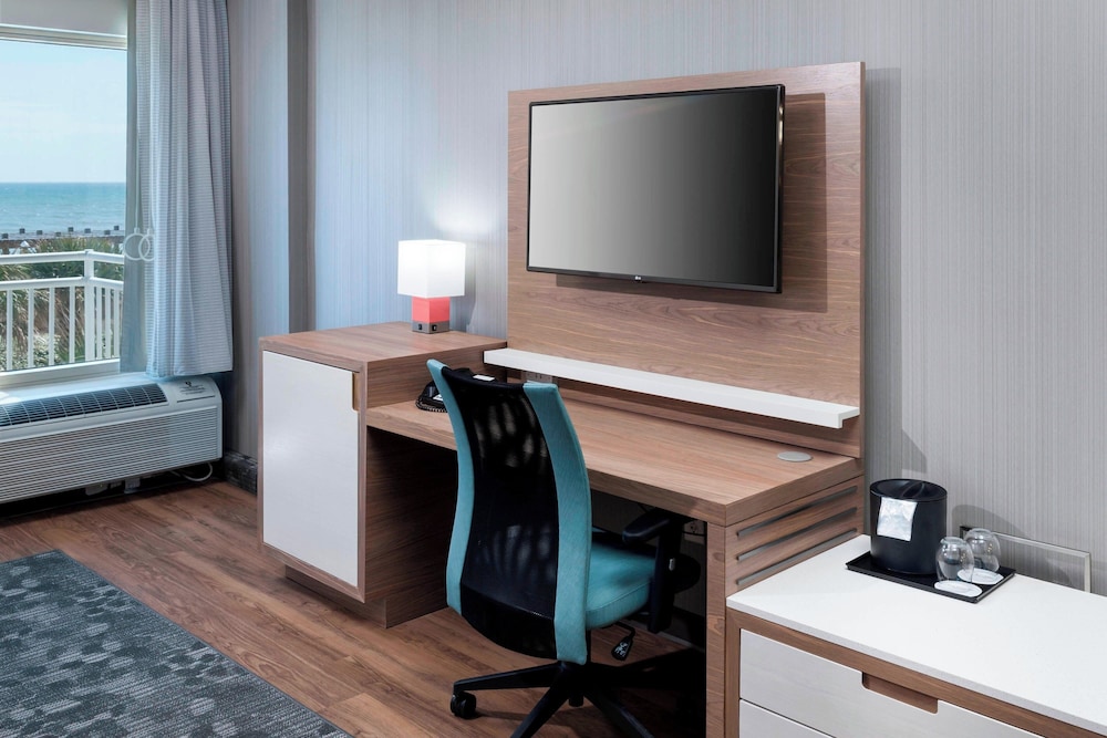 Suite, 1 Bedroom - Photo 7